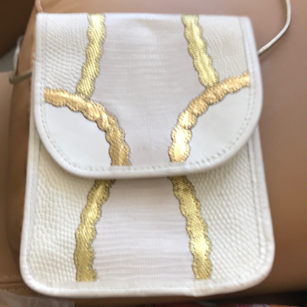White and gold cross body🌺